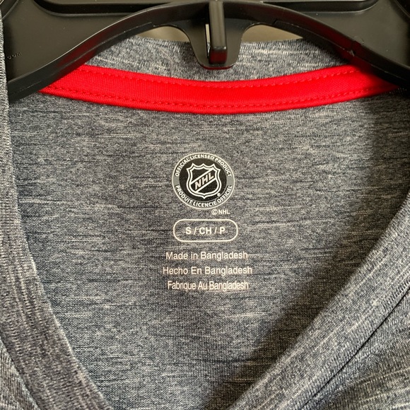 🦩Two Chicago Blackhawk Shirts - Picture 5 of 6